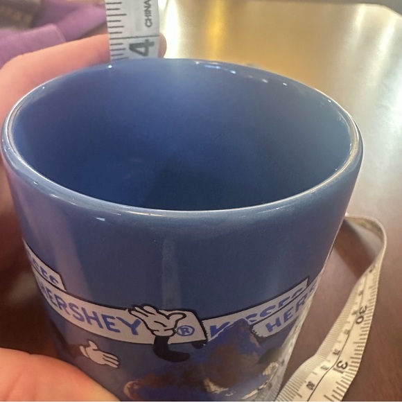 1988 Vintage Hershey’s Dancing Kisses Mug - Picture 9 of 10
